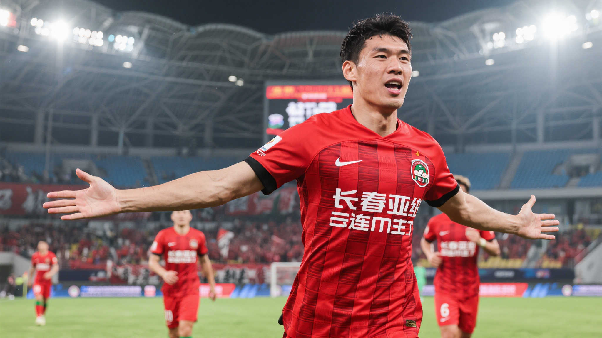 在本赛季中超联赛的激烈竞争中，长春亚泰正以昂扬的姿